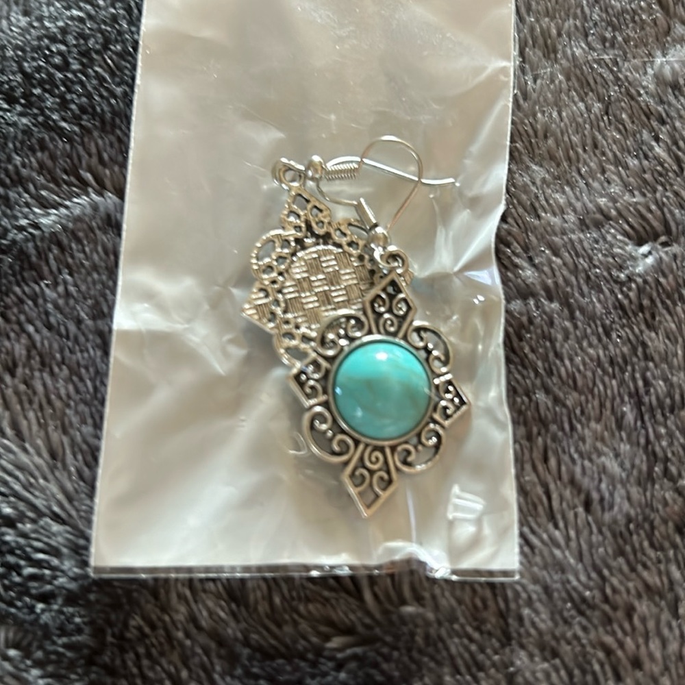 Beautiful earrings new, never worn silver